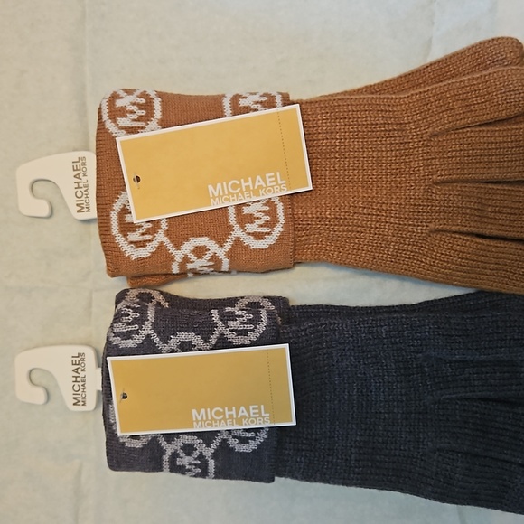 Micheal Kors Gloves - Picture 12 of 12